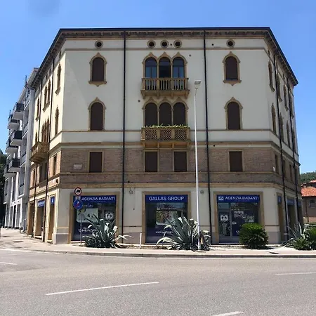 Trifora In Palazzo D'epoca 파도바